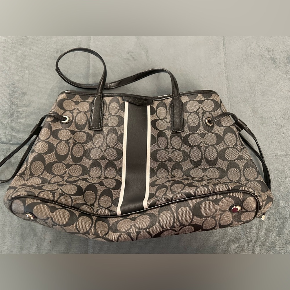 Coach shoulder bag with black signature logo
